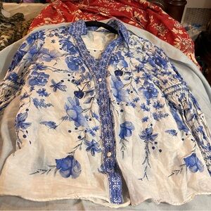 Alice + Olivia Blue and White Patterned Fabric